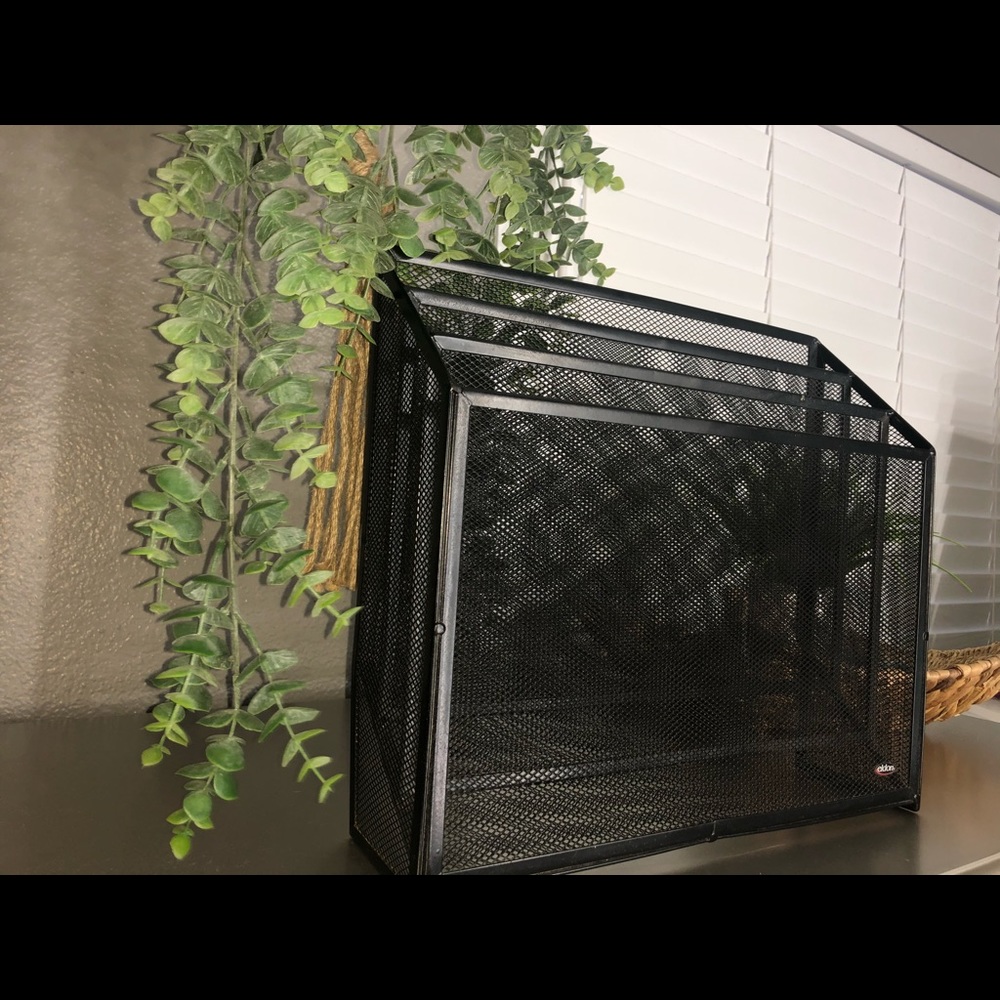Black paper organizer